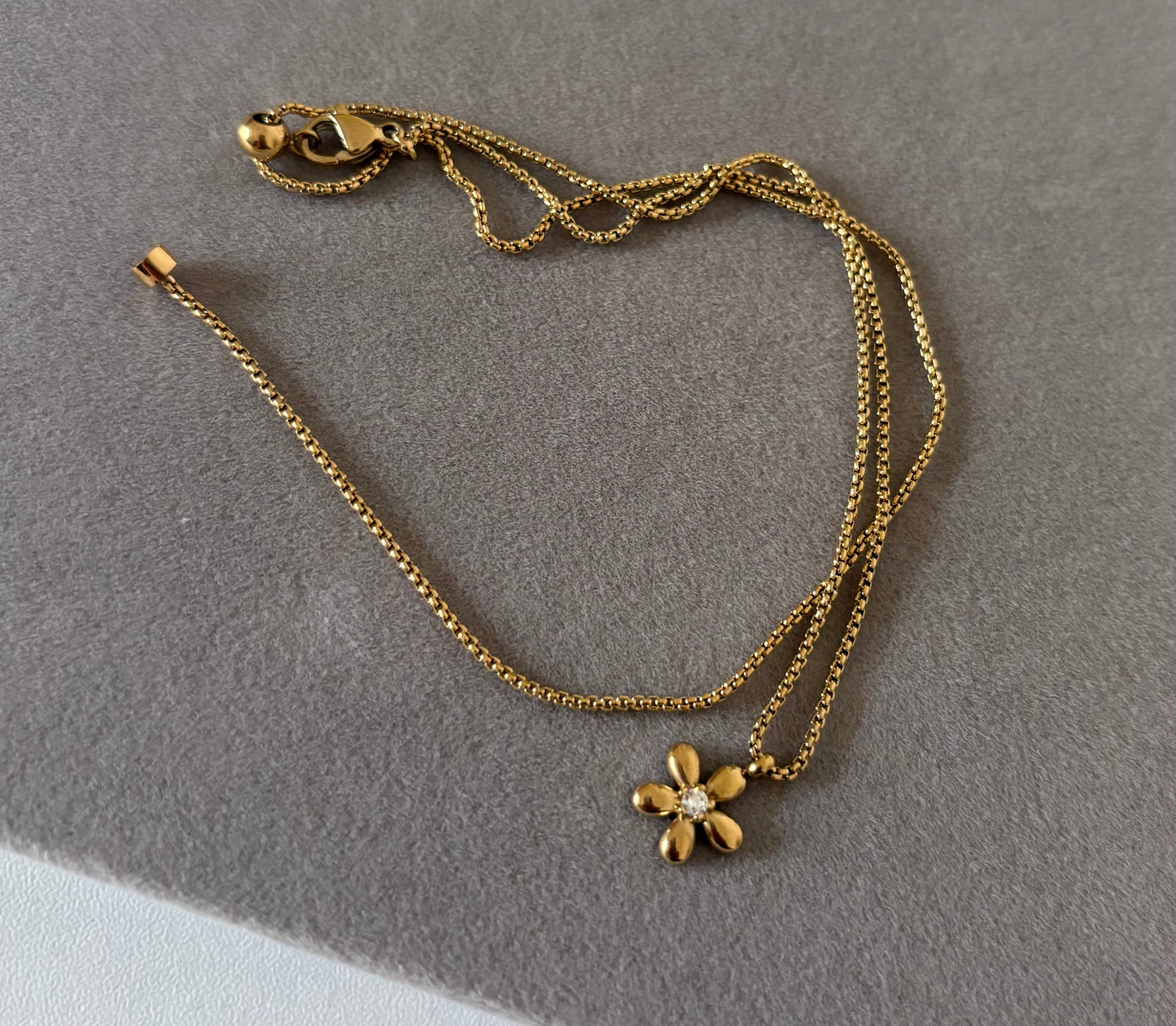 VAILA NECKLACE (18k)