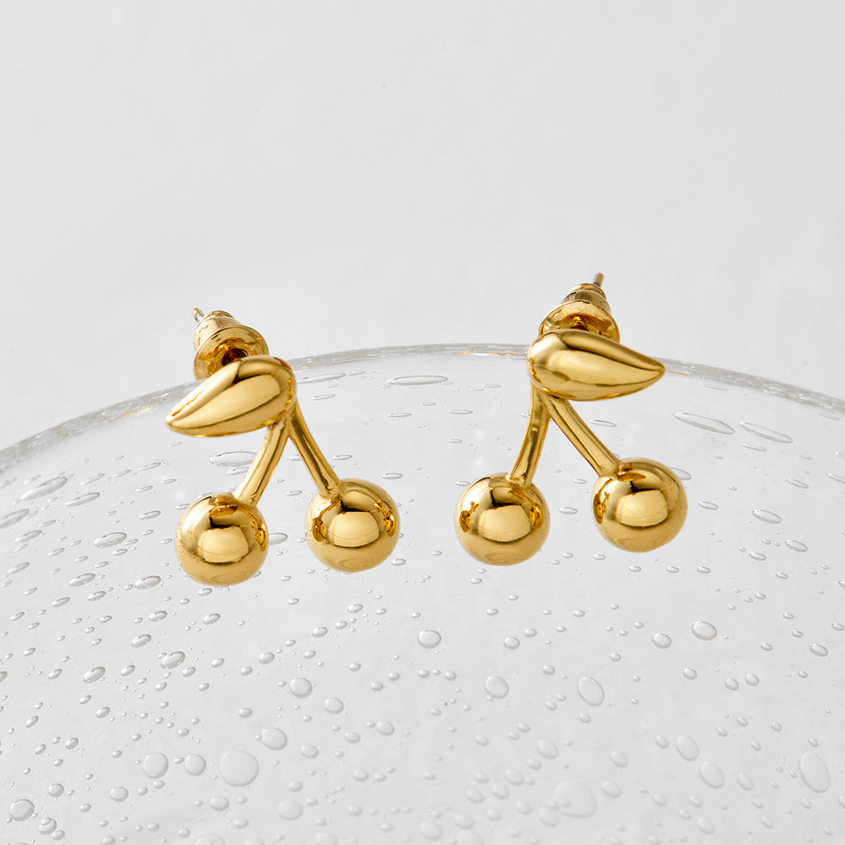 CHERRY STUDS (18k)