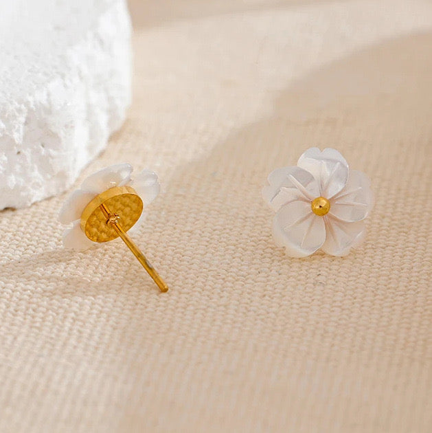 FLOWER STUDS (18k)