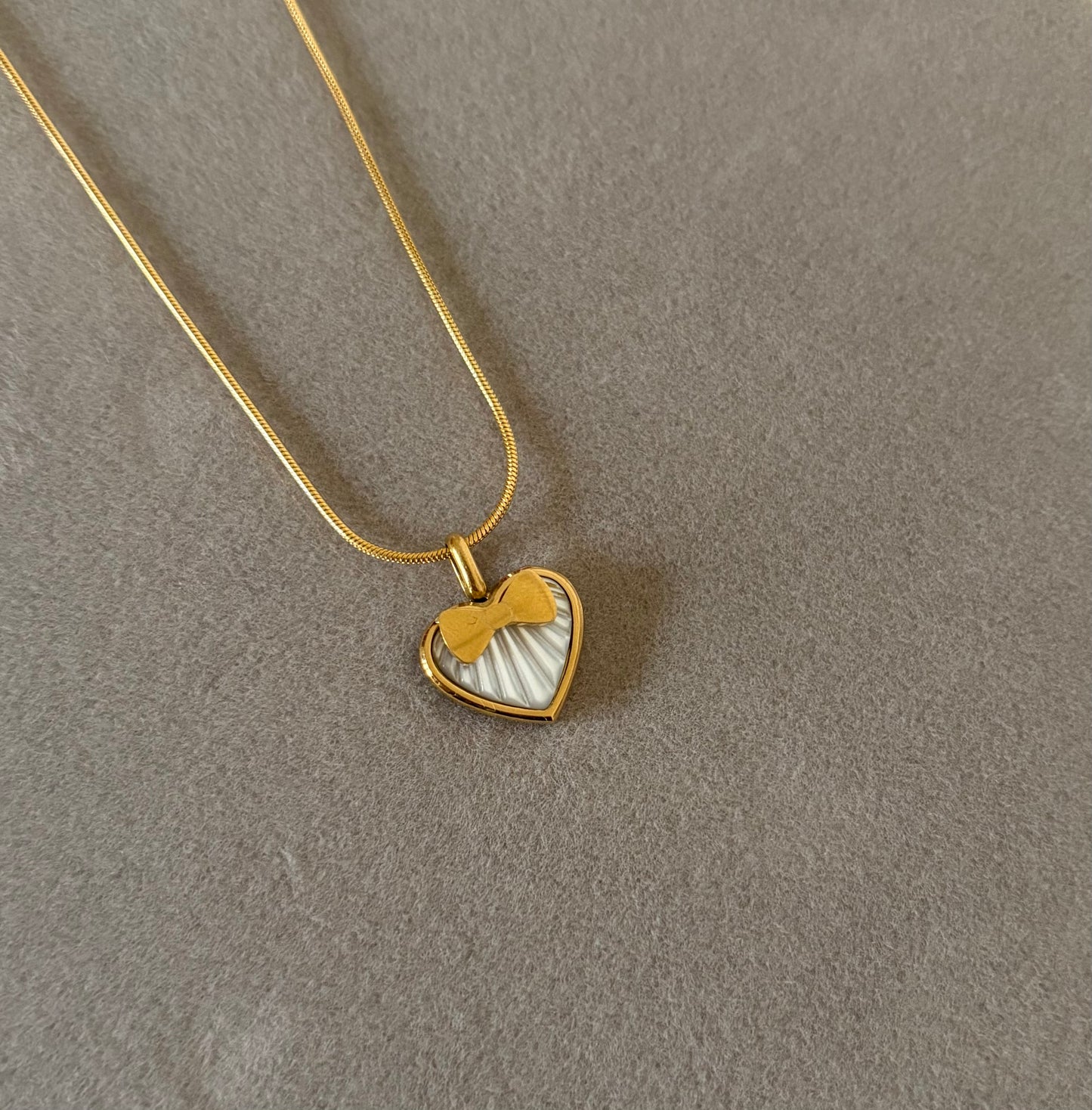 BOWTIED HEART (18k)