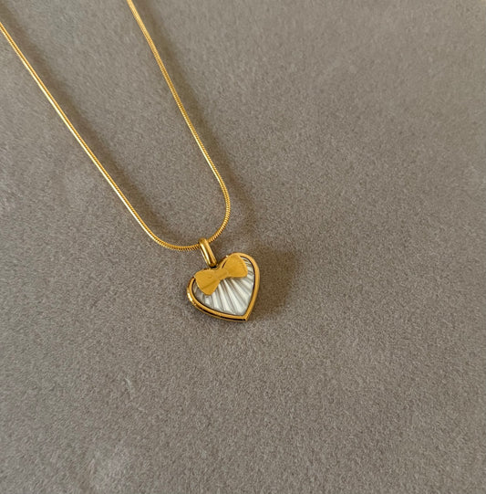 BOWTIED HEART (18k)
