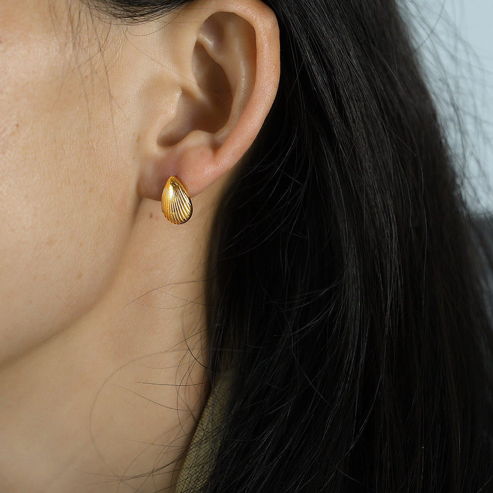 SHELL STUDS (18k)