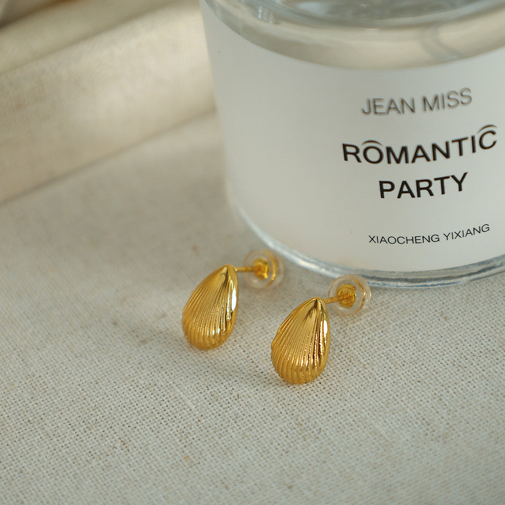 SHELL STUDS (18k)