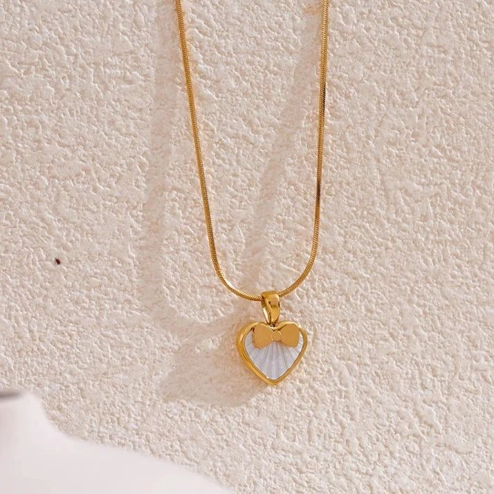 BOWTIED HEART (18k)