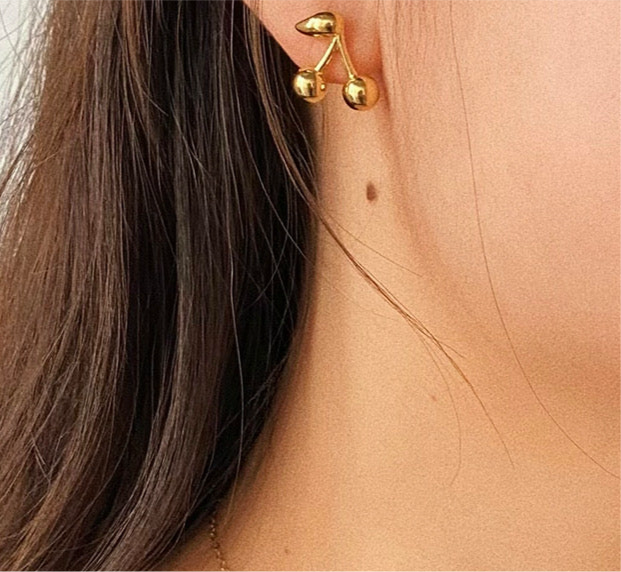 CHERRY STUDS (18k)