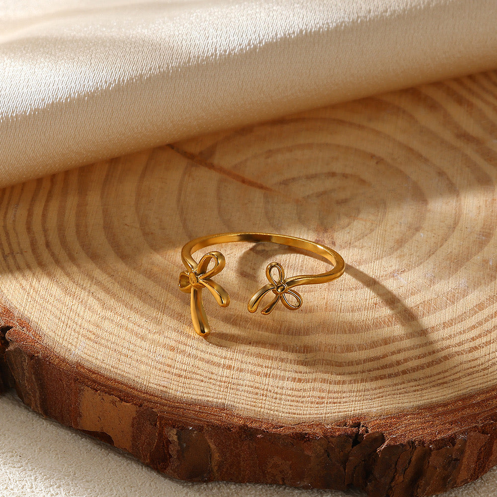DAINTY BOW RING (18k)