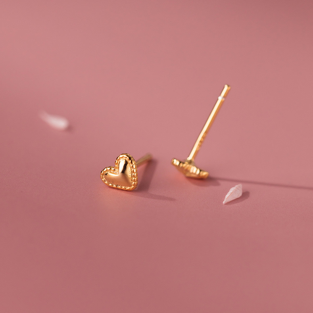 TINY HEART STUDS (S925)